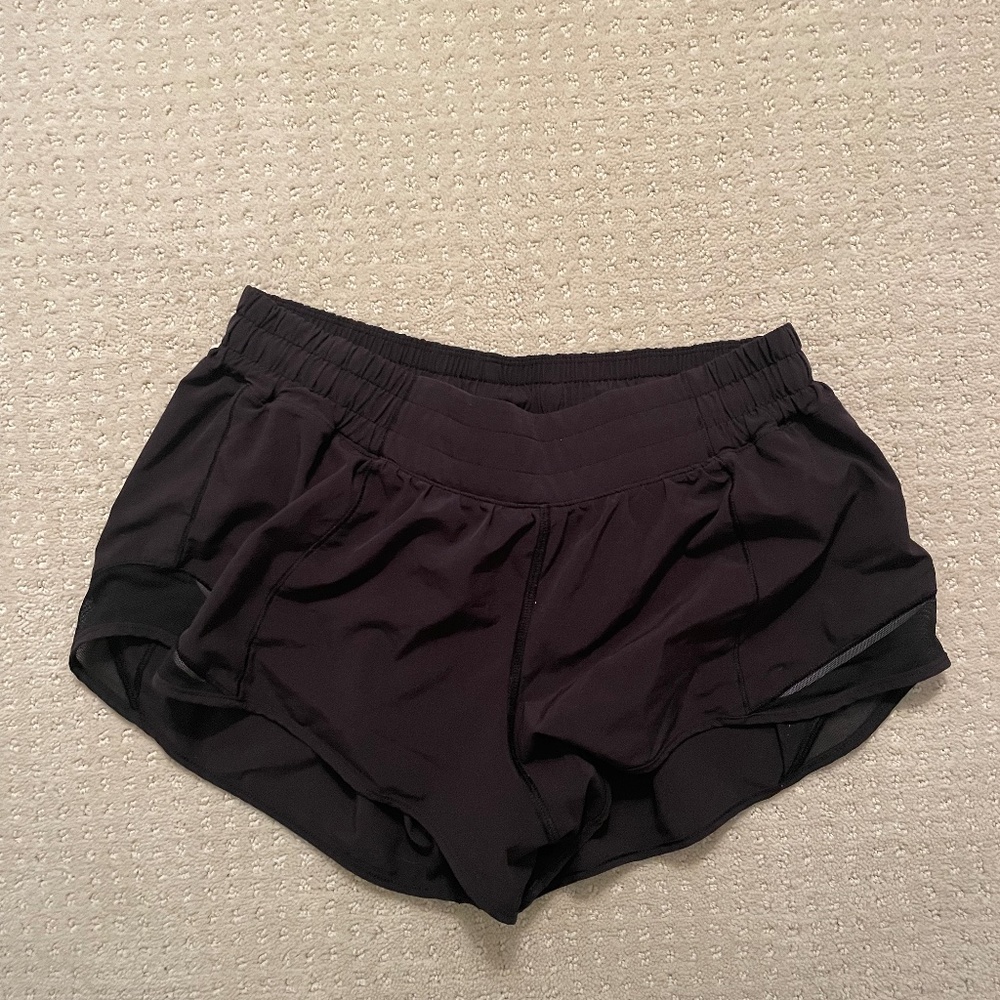Lululemon hotty hot low-rise lined shorts 2.5"